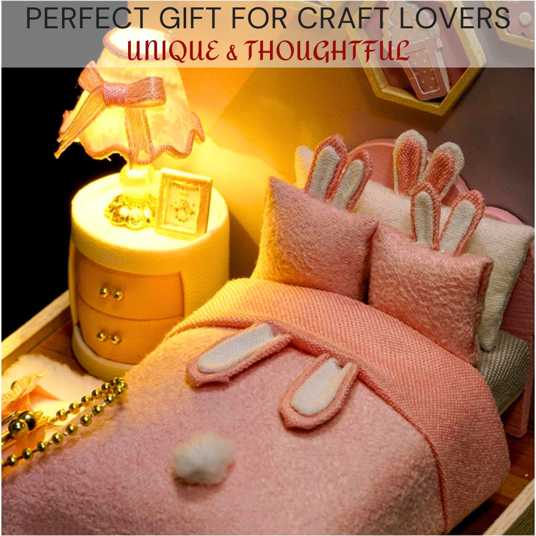 Charming DIY Cosy Bedroom Diorama Kit - Miniature Wooden Dollhouse with Light, Handcrafted Decorative Display, Perfect Craft Gift